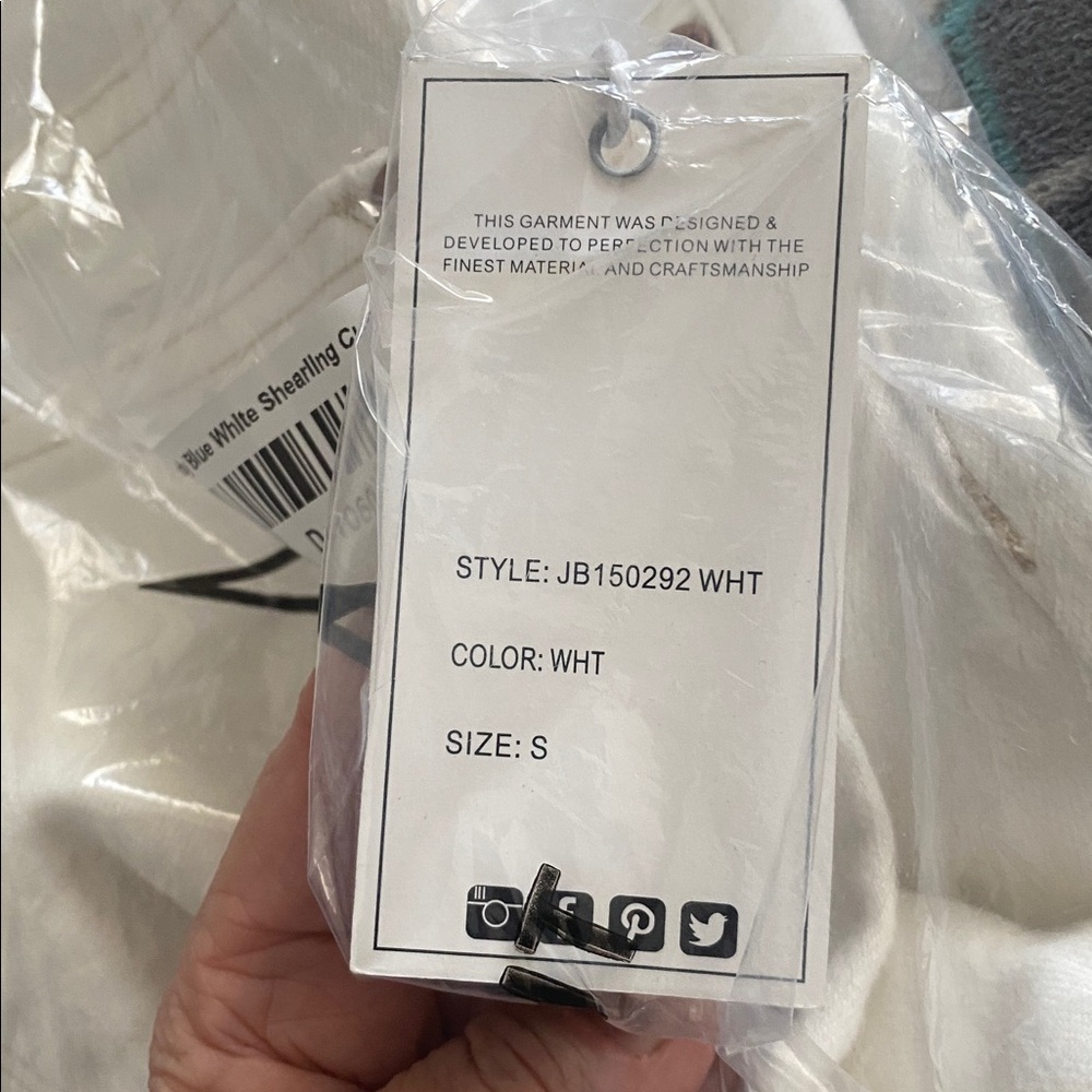 Judy blue NWT white shearling cuff shorts size small - Picture 8 of 9